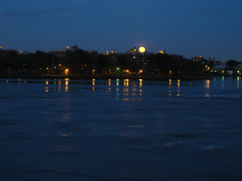 supermoon rising behind Roosevelt Island in NYC